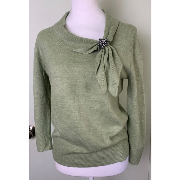 APT 9 WOMEN’S SWEATER LIGHTWEIGHT SZ M LIGHT GREEN WITH JEWELED PIN - Picture 3 of 16